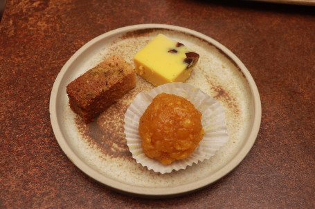 Assorted Sweets(3Pcs)