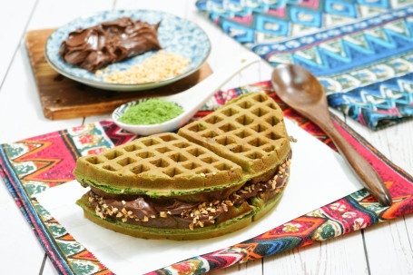 Mǒ Chá Jīn Shā Jiàng Gé Zǐ Bǐng Matcha Waffle With Italian Chocolate Sauce