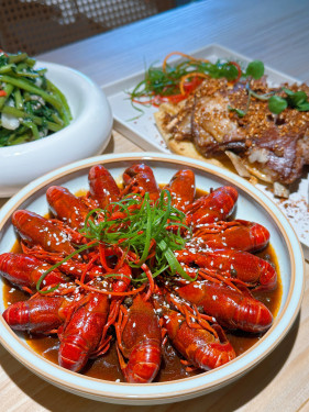 Crayfish Stir Fried With Garlic Sauce Bù Là De Xiǎo Lóng Xiā #184