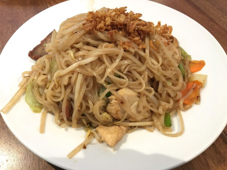 Stir Fried Rice Noodles (Phở Xào)