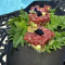 Tartare di tonno rosso, avocado e cetriolo con battuto di capperi, erba cipollina e alici del cantabrico, shiso e uova di lompo