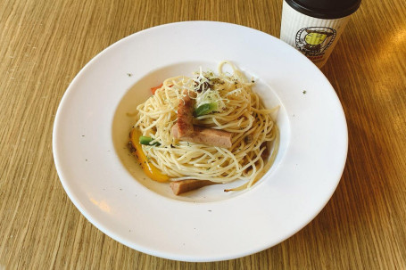 Xiāng Cǎo Fǎ Lán Kè Fú Cháng Chǎo Yì Fěn Tào Cān Pan-Fried Spaghetti With Frankfurt Sausage Set