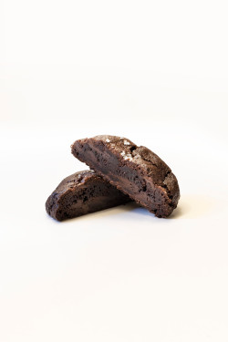 Sea Salt Double Chocolate Chips Cookie Hǎi Yán Shuāng Zhòng Zhū Gǔ Lì Qū Qí