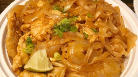 L21. Pad Thai Noodles With Chicken