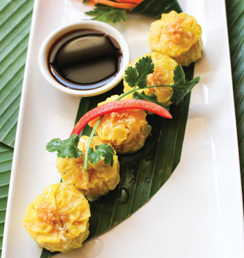 Steamed Thai Dumpling (Khanom Jeeb)
