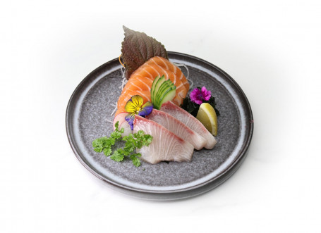 Salmon And Scallop Sashimi (7Pcs)