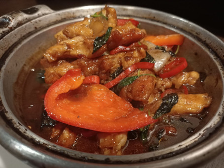 Special '3-Cup ' Chicken, Stir-Fried With Rice Wine, Soya Sauce, Sesame Oil Red Pepper (Spicy)