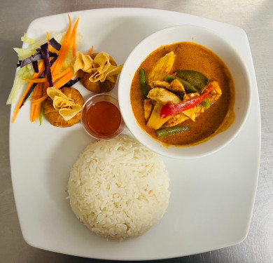 Red Curry Serve With Rice And Golden Parcel ข้าว แกงแดง ถุงทอง