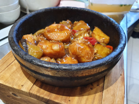 Braised Aubergine Tofu Pot Jiàng Shāo Jiā Zi Dòu Fǔ Guō