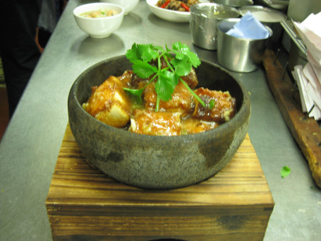 Stuffed Tofu With Minced Prawn In Garlic Pot Zhēn Zhēn Niàng Dòu Fǔ Guō