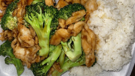 2. Steamed Chicken With Broccoli