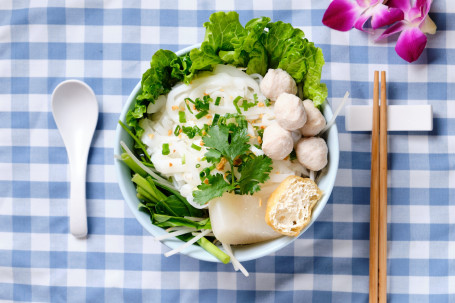 Tài Shì Zhū Ròu Wán Tāng Fěn Thai Pork Meatball With Rice Noodle Soup