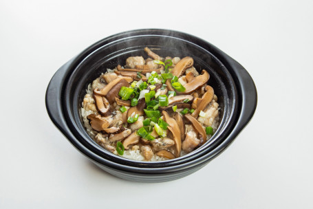 Clay Pot Rice With Chicken Slices And Chinese Mushroom Dōng Gū Huá Jī Bāo Zǐ Fàn