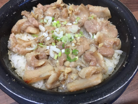 Clay Pot Rice With Belly Pork Slices And Salted Fish Xián Yú Huā Nǎn Bāo Zǐ Fàn