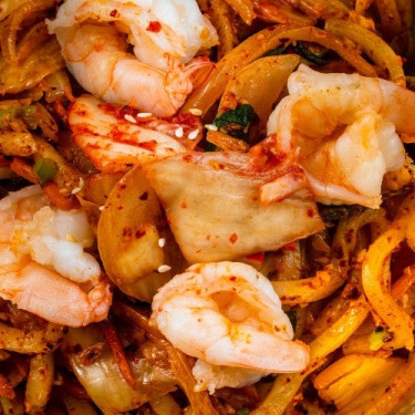 Xiān Xiā Pào Cài Chǎo Wū Dōng Kimchi Stir-Fried Udon W/ Shrimps