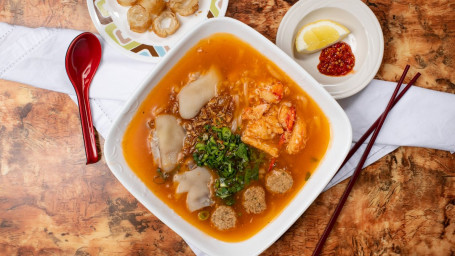 3. Bánh Canh Thịt Cua, Chả Cá, Giò Heo (Udon Crab Meat Off Shell, Fish Cake, Pork Knuckle