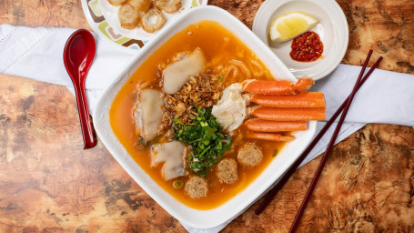 2. Bánh Canh Cua, Chả Cá, Giò Heo (Udon With Crab, Fish Cake, Pork Knuckle)