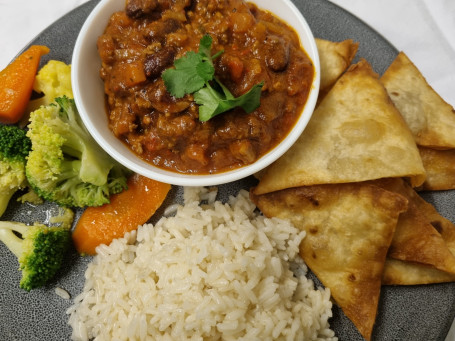 Chilli Con Carne With Rice And Nachos