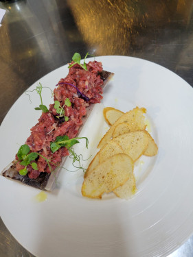 Beef Tartare On The Beef Bone Marrow Xiāng Kǎo Niú Gǔ Suǐ Bàn Měi Guó Niú Ròu Tā Tā