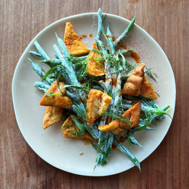 Green Beans With Jurot Dressing, Tarragon And Pita Chips