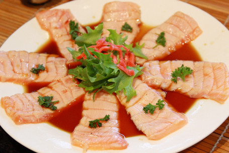 Salmon Tataki (8 Pieces)