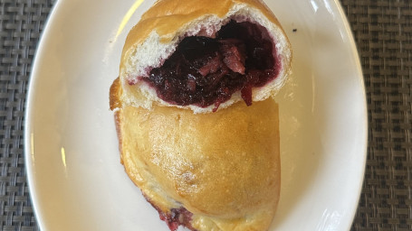 Pirojki Avec Pomme Et Cerise