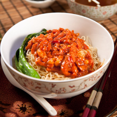 Jīng Dōu Xiāng Zhà Jiàng Lāo Miàn Noodles With Spicy Shredded Pork In Soy Bean Paste