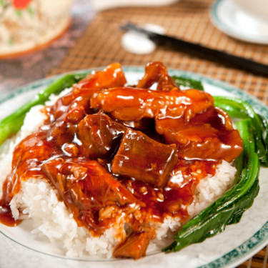 Cài Yuǎn Niú Nǎn Fàn Rice With Beef Brisket And Vegetable Stalks