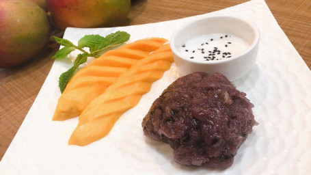 Mango With Black Sweet Rice