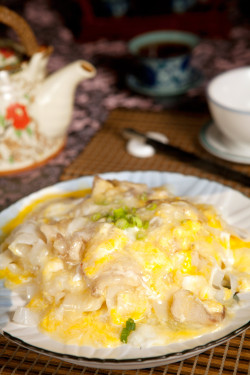 Huá Dàn Huàn Yú Piàn Chǎo Hé Stir-Fried Rice Noodles With Grass Carp Slices And Scrambled Egg