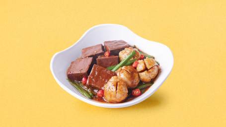 Xiāng Là Jiǔ Cài Zhū Hóng Huā Zhī Wán Spicy Snack Combo With Pig’ S Blood Curd Garlic Chives With Cuttlefish Ball