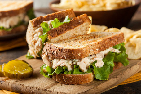 Sandwich Cu Salată De Ton