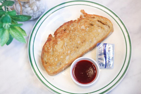 Luǒ Mài Bāo Pèi Guǒ Jiàng Rye Bread With Homemade Jam