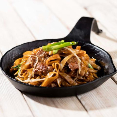 Gǔ Fǎ Chǎo Niú Hé Lì Fried Flat Rice Noodles With Sliced Beef Regular