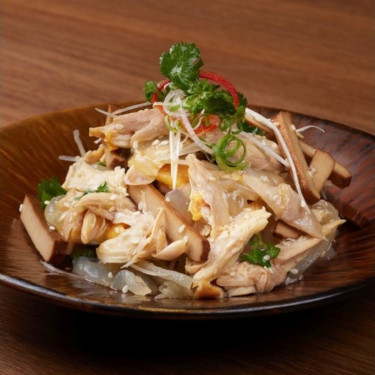 Shǒu Sī Xián Jī Bàn Hǎi Zhē Hand-Shredded Chicken With Jellyfish