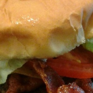 Micul Burger Cu Bacon Și Brânză