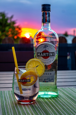 Białe Martini