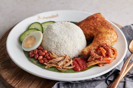 R22 Pappa Special Nasi Lemak (2 Dishes) With Fried Chicken And Sambal Sotong