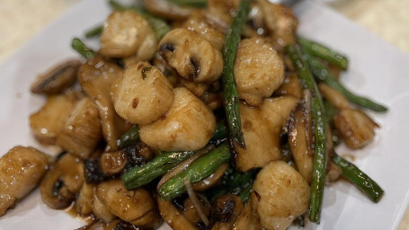 Assorted Mushrooms Sliced With Seared Scallop