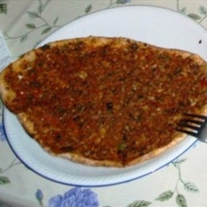 Lahmacun Med Salat