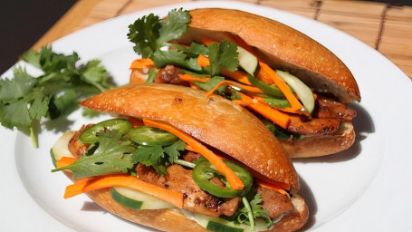 T1. Banh Mi (Vietnamese Sandwiches) (2)