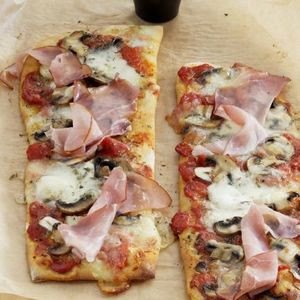 Pizza Prosciutto And Mushrooms