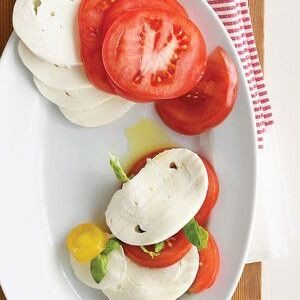 Salată Proaspătă De Mozzarella Și Roșii