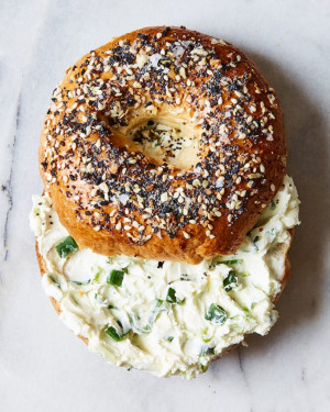 Everything Bagel With Cream Cheese