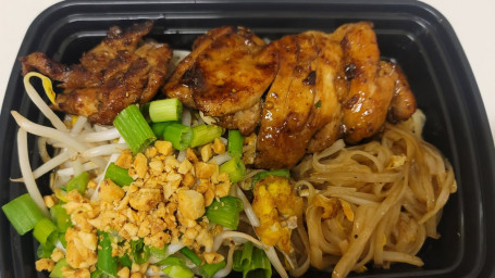 N-8 Pad Thai With Grilled Chicken