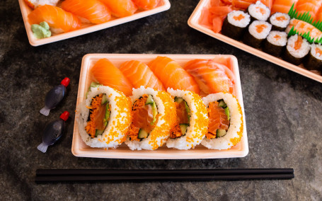 Salmon Tobico Roll (8 Pieces)