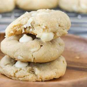 White Chocolate Macadamia Nut Cookie