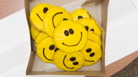 1 Dz. Smile Face Cookies
