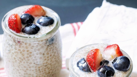 Fresh Chia Pudding X-L Topped With Berries
