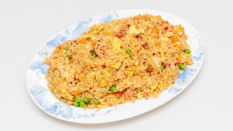 117. B. B. Q. Pork Fried Rice Chā Shāo Chǎo Fàn